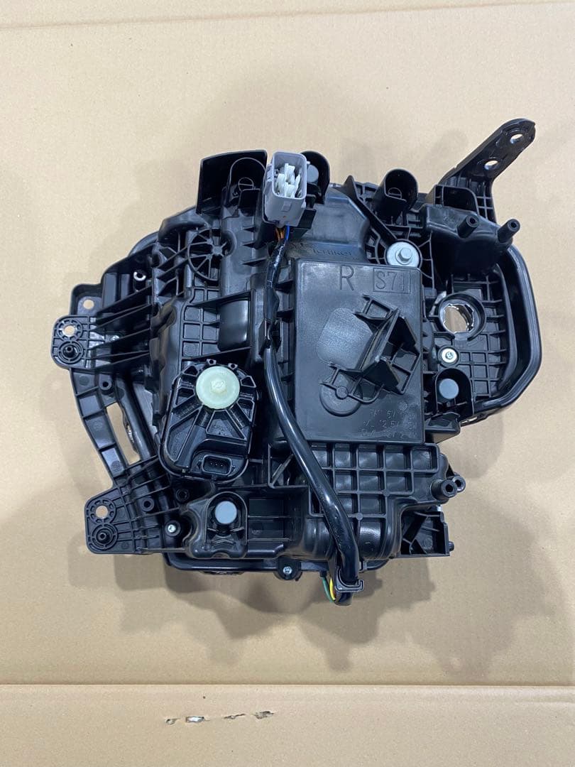 ハスラー MR92S 純正ヘッドライト 35120-59S14-000